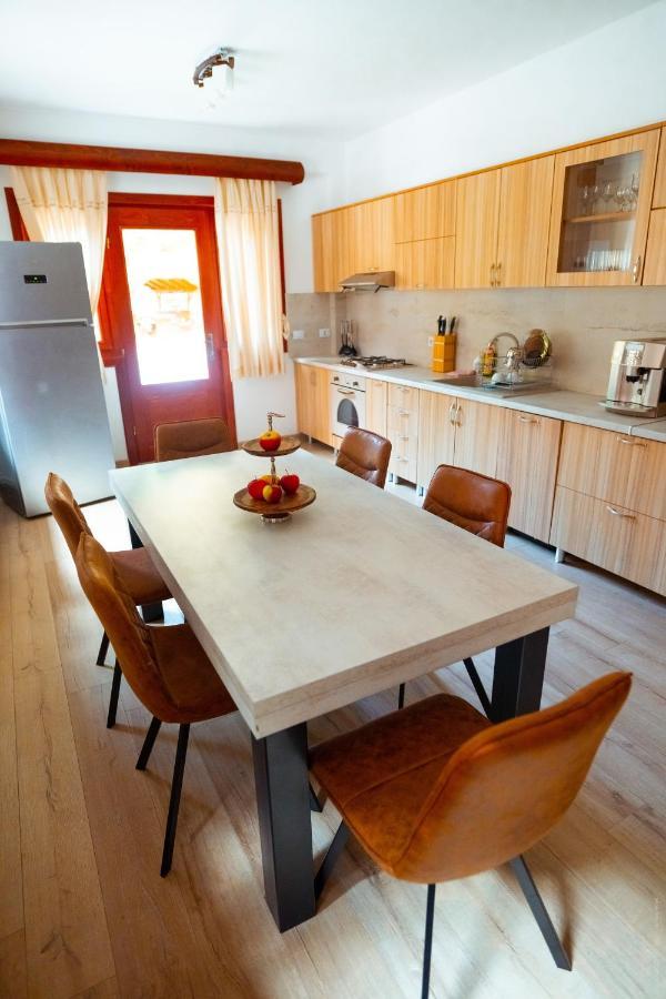 Casa Cheile Dambovicioarei - Cabana 2 ดิมโบวิชิอัวรา ภายนอก รูปภาพ